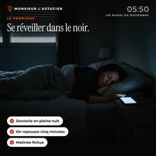 Chambre sombre a 5h50 un mardi de novembre, volets fermes, le telephone pour seule lumiere